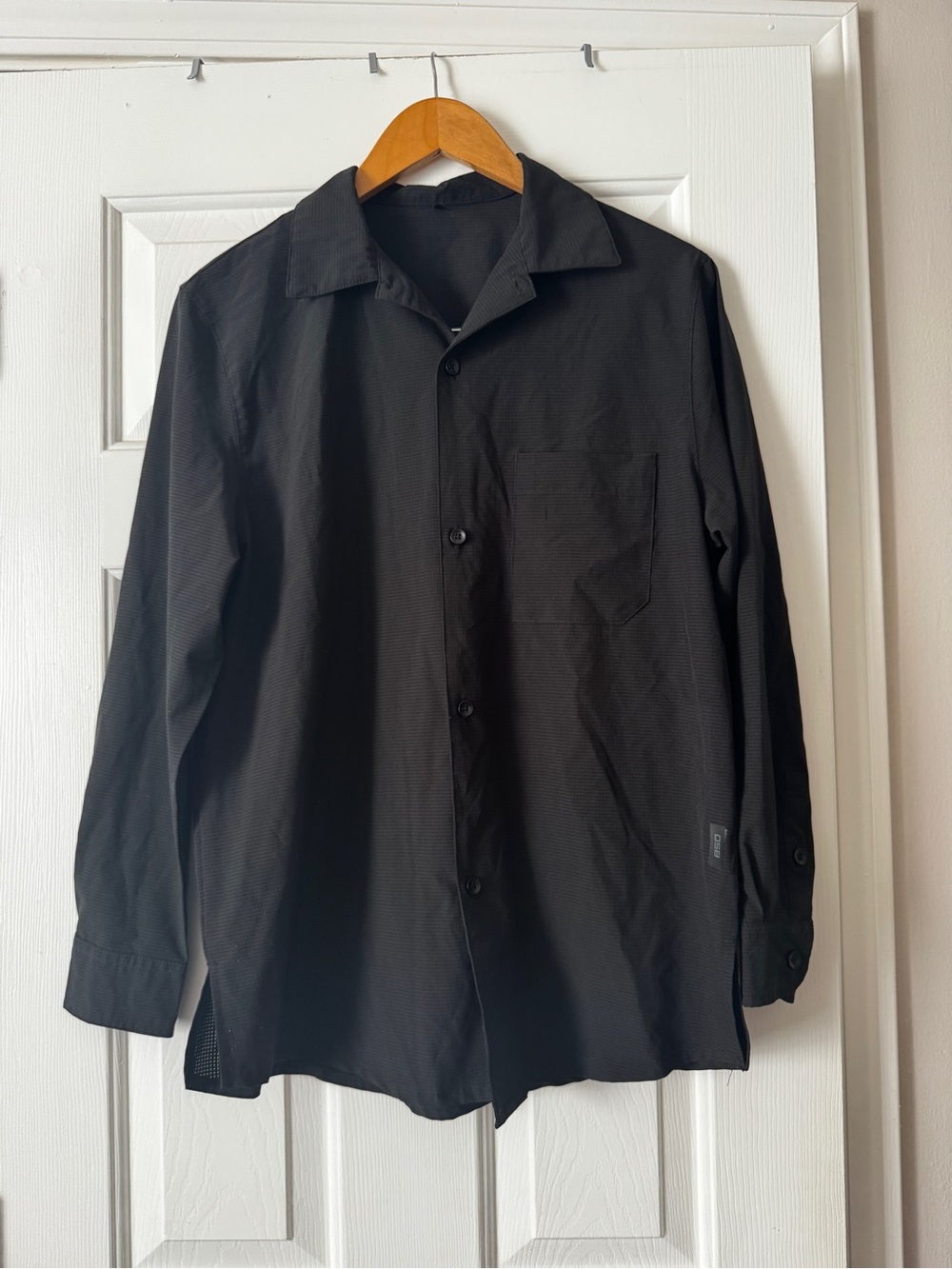 OSB Men’s Medium Black Lightweight Breathable Grid Long Sleeve Button-Down Shirt
